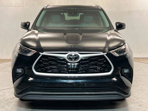 Used 2023 Toyota Highlander XLE AWD/4WD image 9