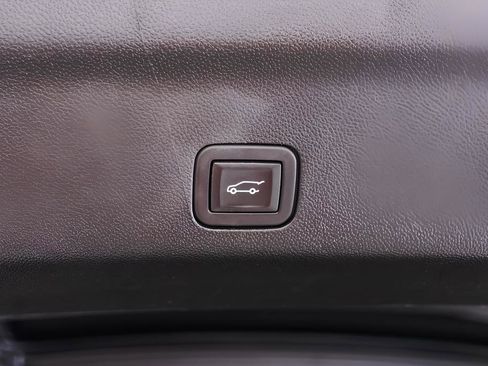 Used 2022 Chevrolet Suburban High Country AWD/4WD image 38