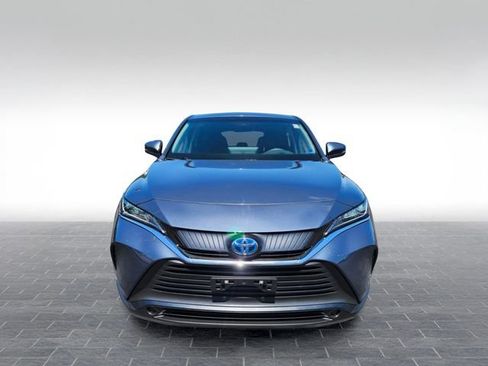 Used 2022 Toyota Venza LE AWD/4WD image 2