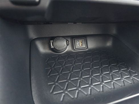 Used 2025 Toyota RAV4 XLE image 27