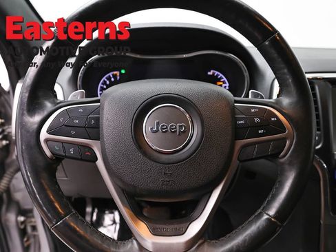 Used 2017 Jeep Grand Cherokee Altitude AWD/4WD image 10