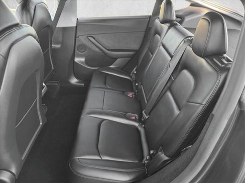 Used 2025 Tesla Model Y Long Range image 18