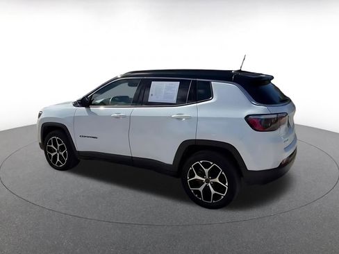 Used 2025 Jeep Compass Limited image 10