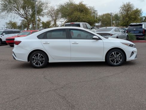 Used 2023 Kia Forte LXS w/ LXS Technology Package image 2