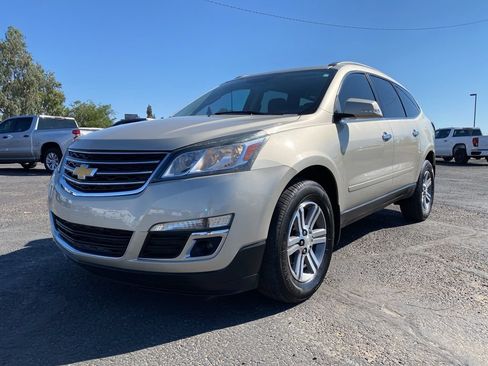 Used 2015 Chevrolet Traverse LT FWD image 2