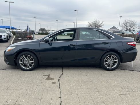 Used 2016 Toyota Camry SE image 4