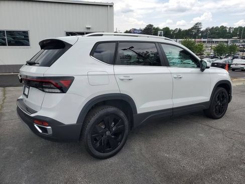 New 2026 Volkswagen Taos SE FWD image 4