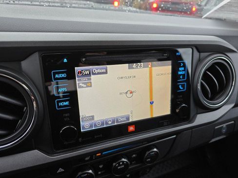Used 2019 Toyota Tacoma TRD Sport AWD/4WD image 38