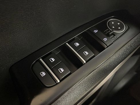 Used 2025 Kia Soul LX w/ LX Technology Package FWD image 12