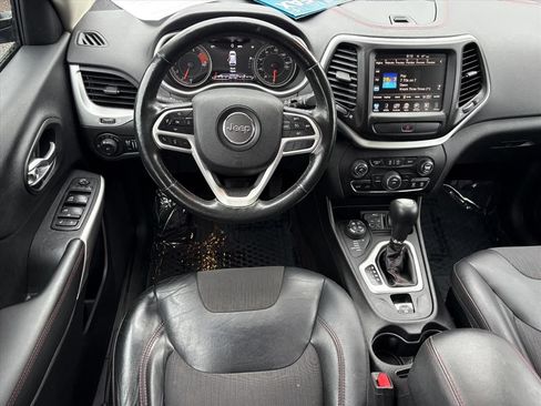 Used 2017 Jeep Cherokee Trailhawk w/ Cold Weather Group AWD/4WD image 17