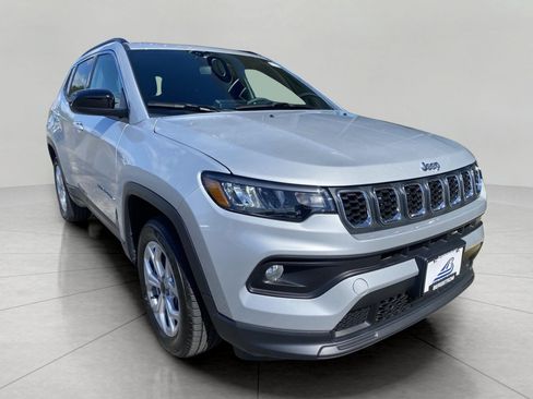 Used 2025 Jeep Compass Latitude AWD/4WD image 1