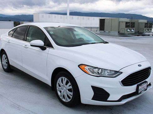 Used 2020 Ford Fusion S image 2