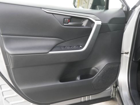 Used 2019 Toyota RAV4 LE w/ Carpet Mat Package AWD/4WD image 18