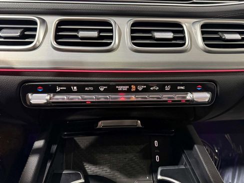 Used 2025 Mercedes-Benz GLS 450 4MATIC image 7