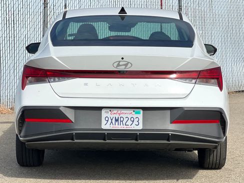 Used 2026 Hyundai Elantra Hybrid FWD image 4