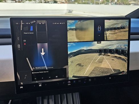 Used 2024 Tesla Cybertruck AWD Crew Cab image 32