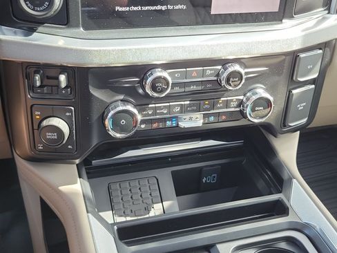 New 2026 Ford F250 Platinum w/ Platinum Plus Package AWD/4WD image 32