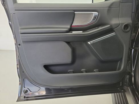 Used 2025 Ford Expedition Platinum AWD/4WD image 21