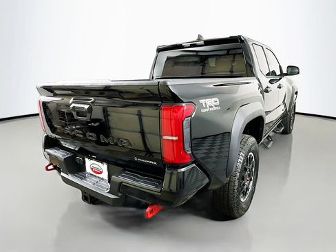 Certified 2025 Toyota Tacoma TRD Off-Road AWD/4WD image 5