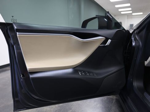 Used 2016 Tesla Model S 90D image 23