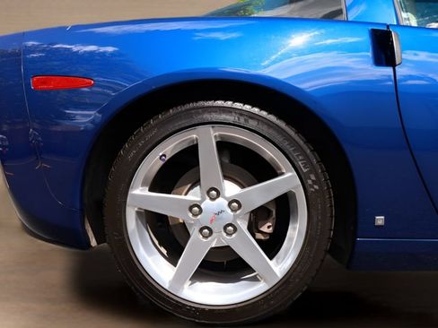 Used 2006 Chevrolet Corvette Coupe w/ Preferred Equipment Group RWD image 12