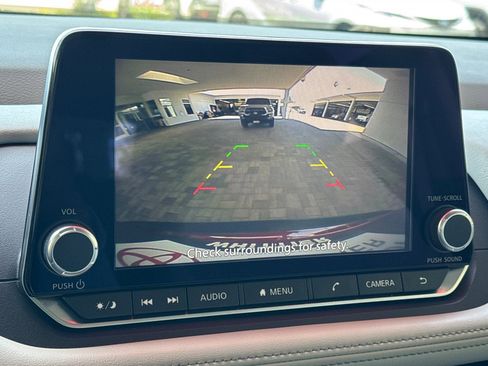 Used 2023 Nissan Rogue SV FWD image 25