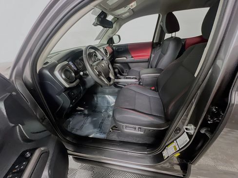 Used 2021 Toyota Tacoma SR5 RWD image 15