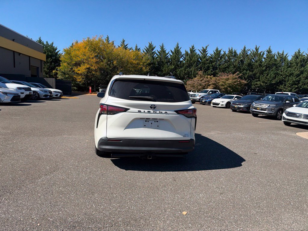 Used 2021 Toyota Sienna XLE FWD image 6