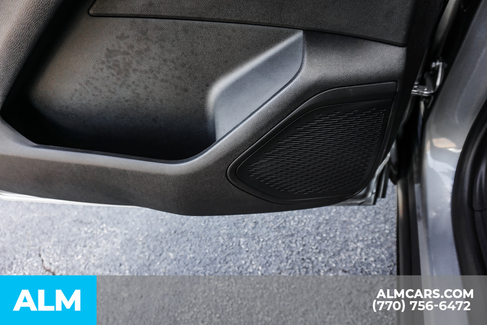 Used 2025 Chevrolet Traverse LT w/ LPO, Floor Liner Package FWD image 54