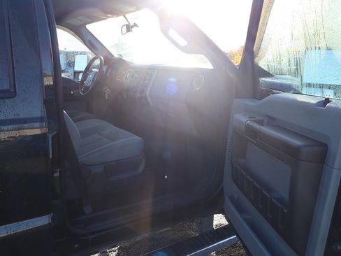 Used 2015 Ford F250 XLT w/ XLT Premium Package image 28