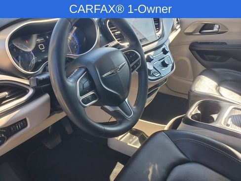 Used 2024 Chrysler Pacifica Touring-L FWD image 14