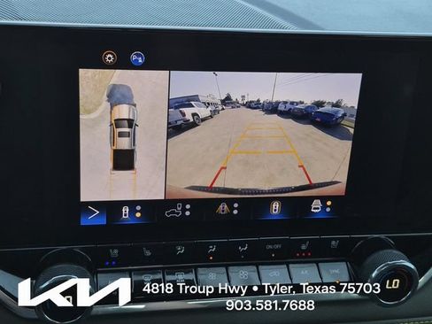 Used 2024 Chevrolet Colorado ZR2 w/ ZR2 Convenience Package III AWD/4WD image 35
