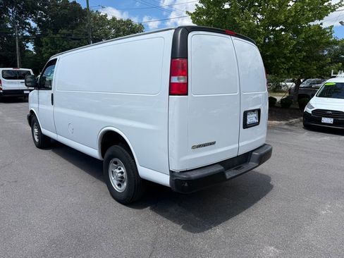 Used 2017 Chevrolet Express 2500 RWD image 9
