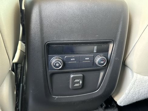 Used 2020 Buick Enclave Essence FWD image 15