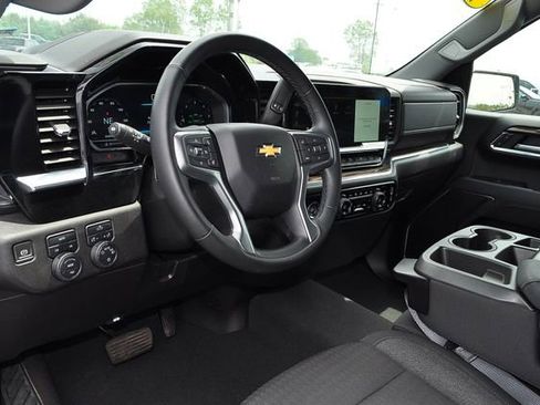 Used 2024 Chevrolet Silverado 1500 LT AWD/4WD image 9