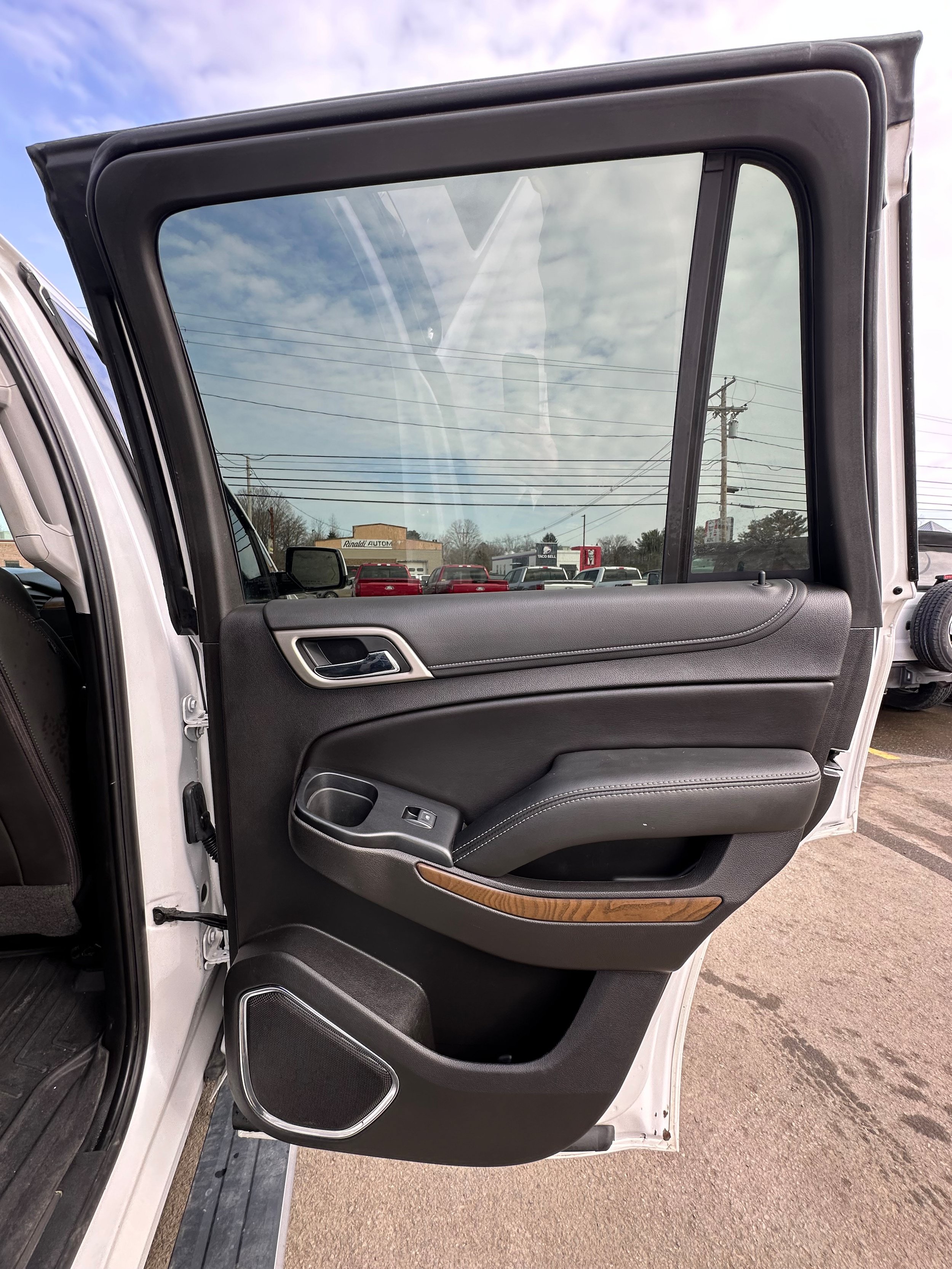 Used 2019 GMC Yukon Denali w/ Denali Ultimate Package AWD/4WD image 28