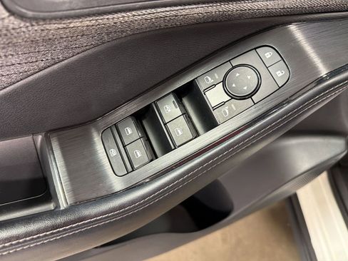 Used 2023 Nissan Rogue SV FWD image 12
