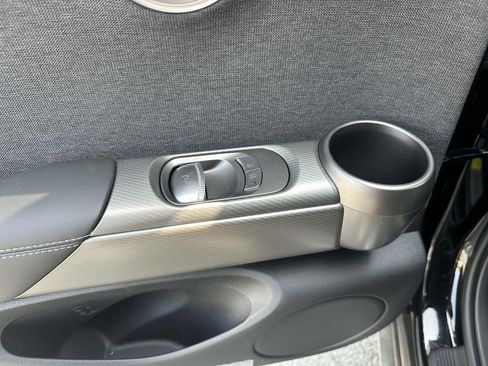 New 2025 Genesis GV60 Advanced image 32