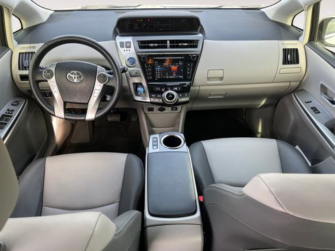 Used 2017 Toyota Prius V Five FWD image 13