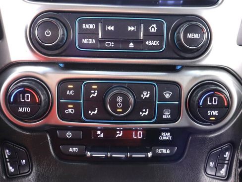 Used 2020 Chevrolet Suburban Premier AWD/4WD image 25