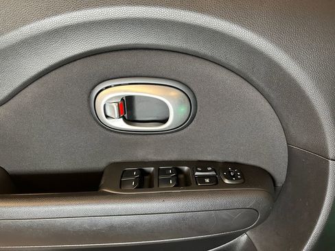 Used 2016 Kia Soul FWD image 18