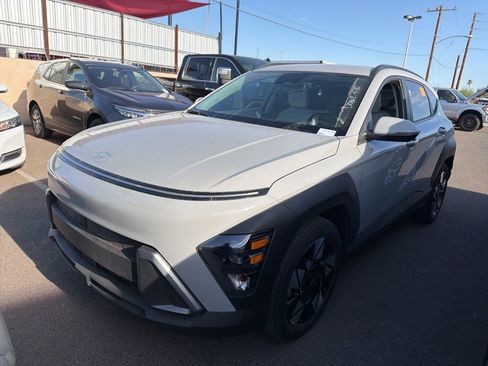 Used 2025 Hyundai Kona SEL FWD image 5