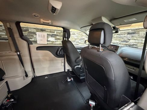 Used 2019 Dodge Grand Caravan SE w/ Power Convenience Group I FWD image 30