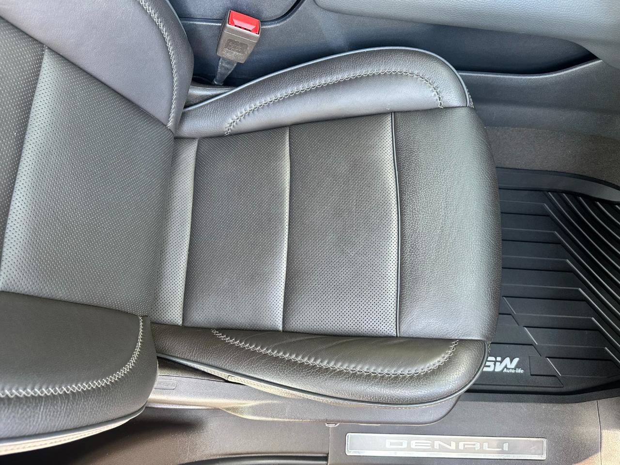 Used 2023 GMC Yukon Denali w/ LPO, Floor Liner Package RWD image 32