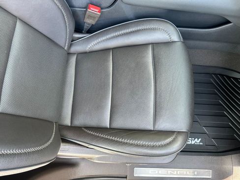 Used 2023 GMC Yukon Denali w/ LPO, Floor Liner Package RWD image 32