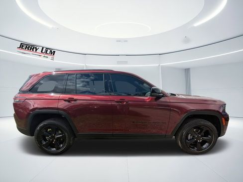 New 2025 Jeep Grand Cherokee Altitude image 2
