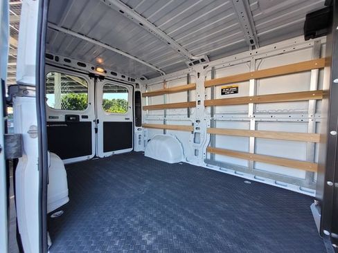 Used 2025 RAM ProMaster 2500 w/ U-Haul Equipment Group FWD image 18