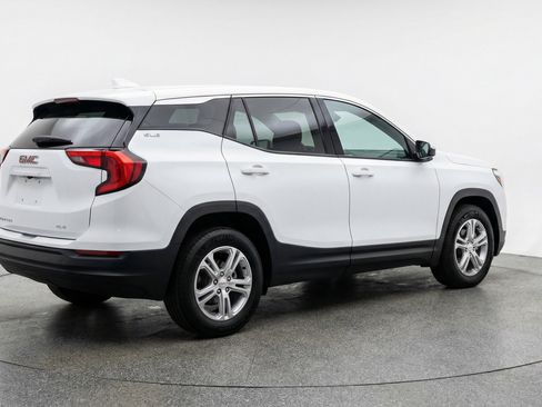 Used 2024 GMC Terrain SLE FWD image 9