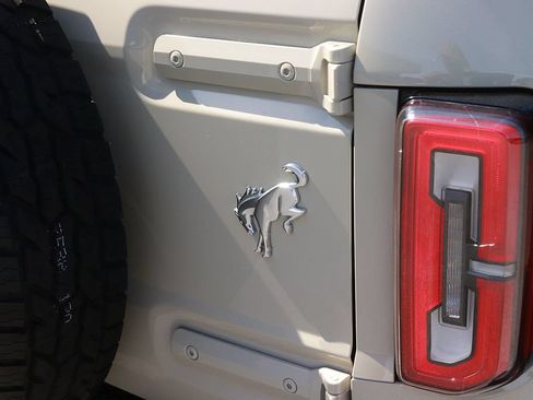 Used 2025 Ford Bronco Outer Banks AWD/4WD image 9