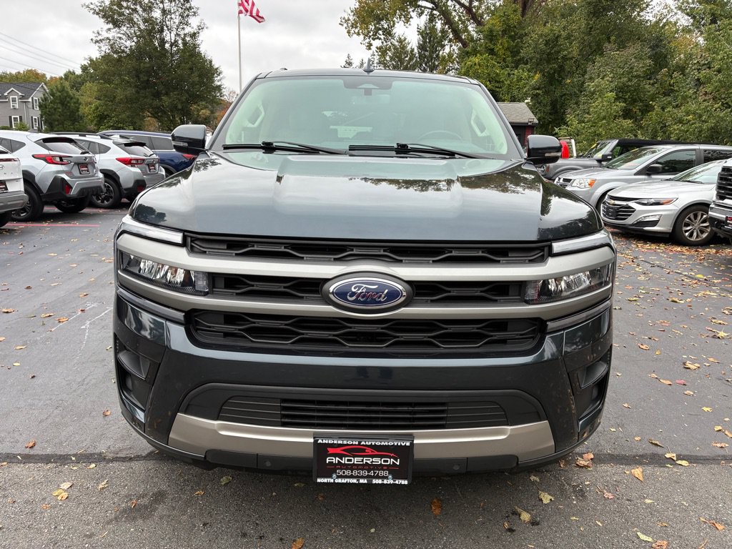 Used 2024 Ford Expedition XLT AWD/4WD image 4